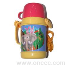 义乌商贸城四区 艳阳天日用百货与黄色杯子的市场魅力